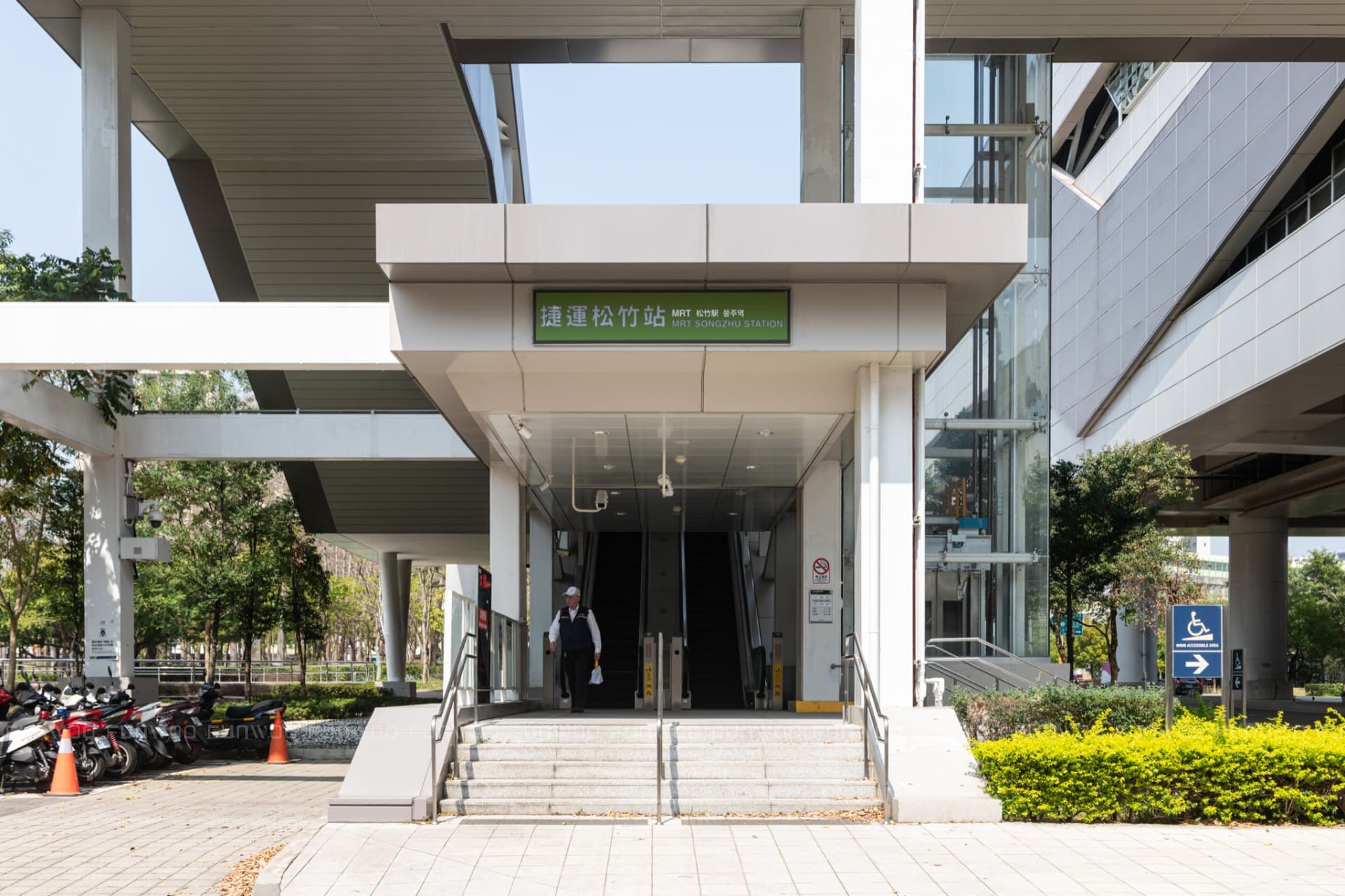 台中頂級學區超跑尊榮別墅 slide